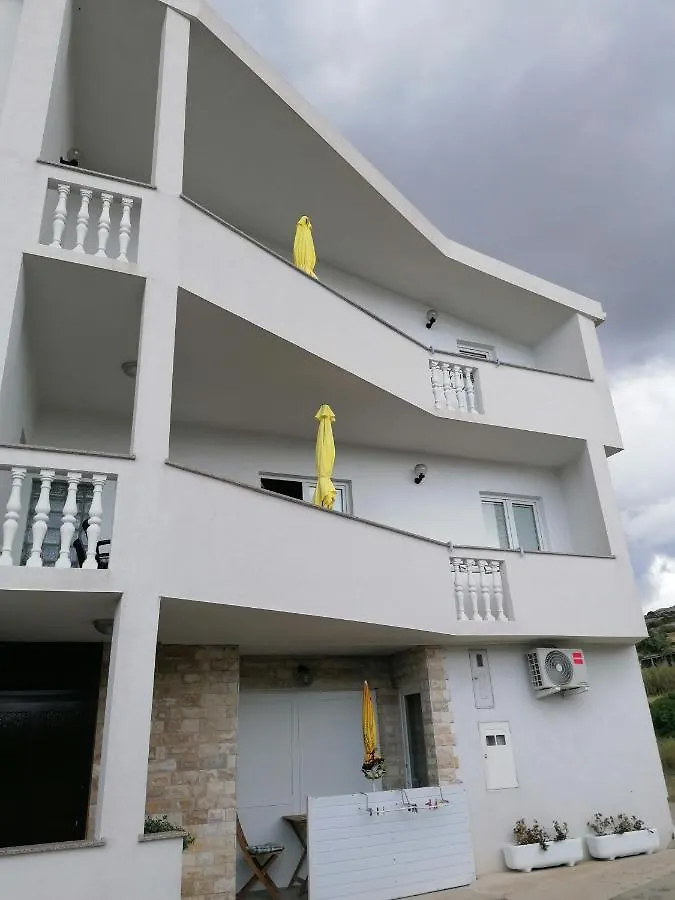Apartments Dario Pag Town 0*,  Croazia