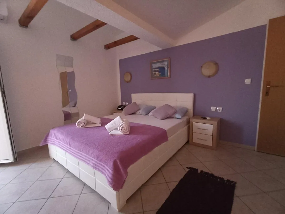 Apartments Dario Pag Town
