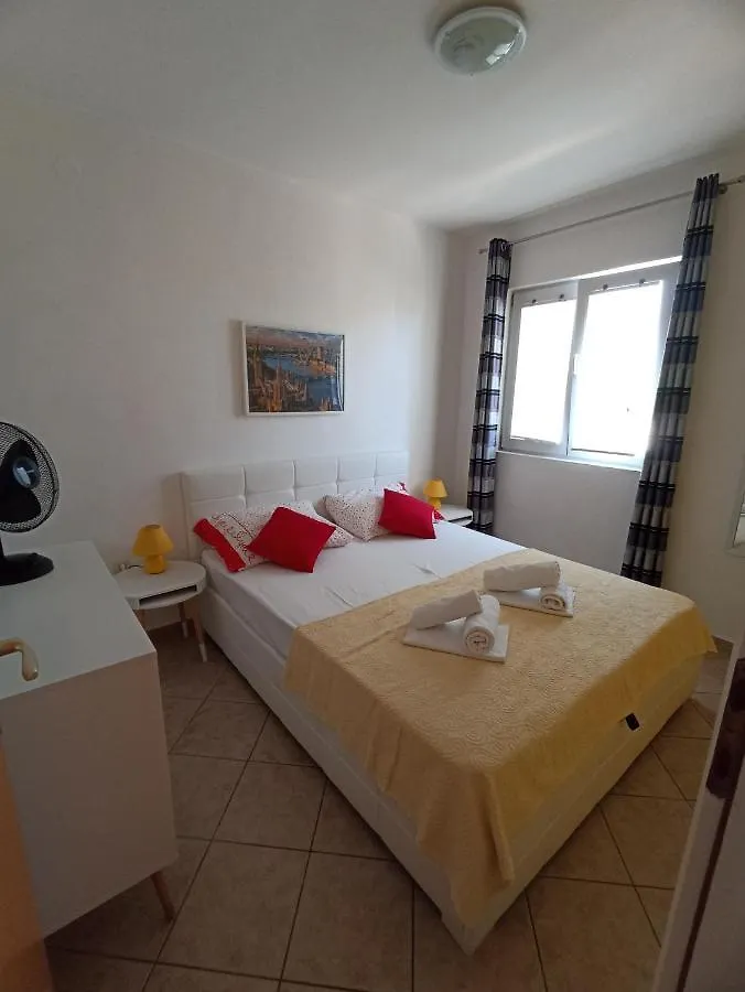 Apartments Dario Pag Town